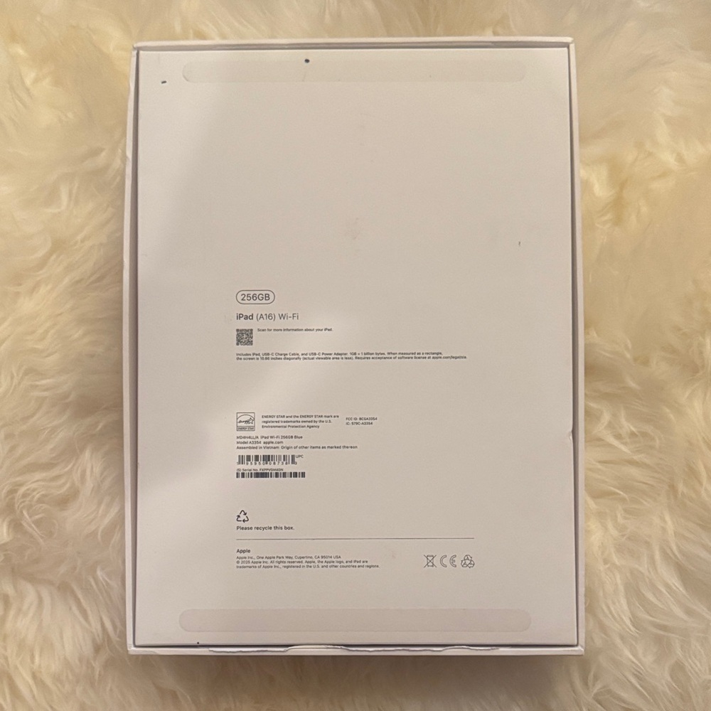 NWT never used- Apple iPad - A16 chip generation blue A16, 256gb - Picture 2 of 3